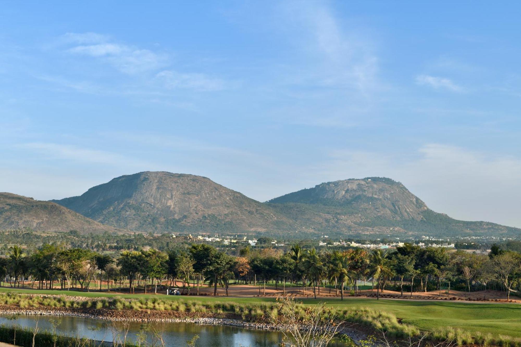Jw Marriott Hotel Bengaluru Prestige Golfshire Resort & Spa Avati Exteriör bild