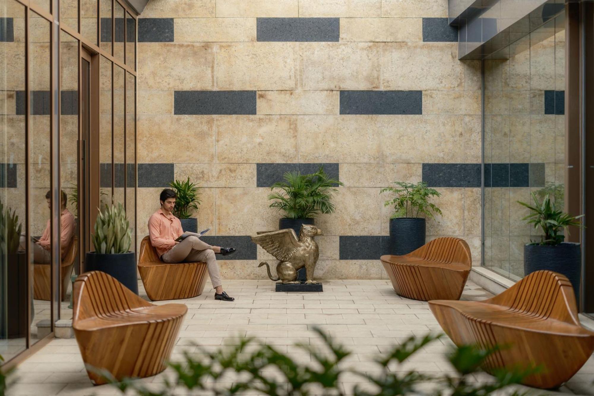 Jw Marriott Hotel Bengaluru Prestige Golfshire Resort & Spa Avati Exteriör bild