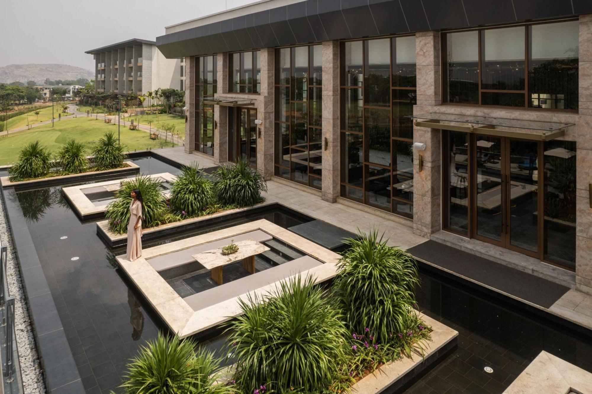 Jw Marriott Hotel Bengaluru Prestige Golfshire Resort & Spa Avati Exteriör bild